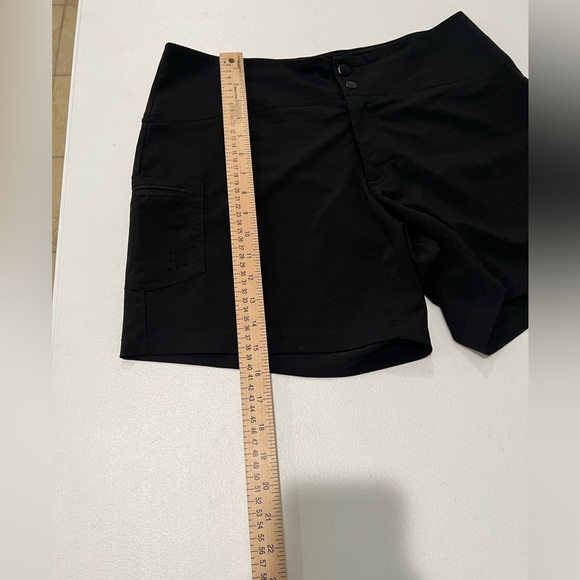 Avalanche black shorts with snap pockets, size M Athletic Shorts - Picture 8 of 8